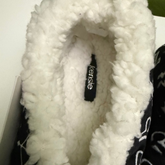 Kensie Slipper Sock with Pom Pom - Picture 4 of 7